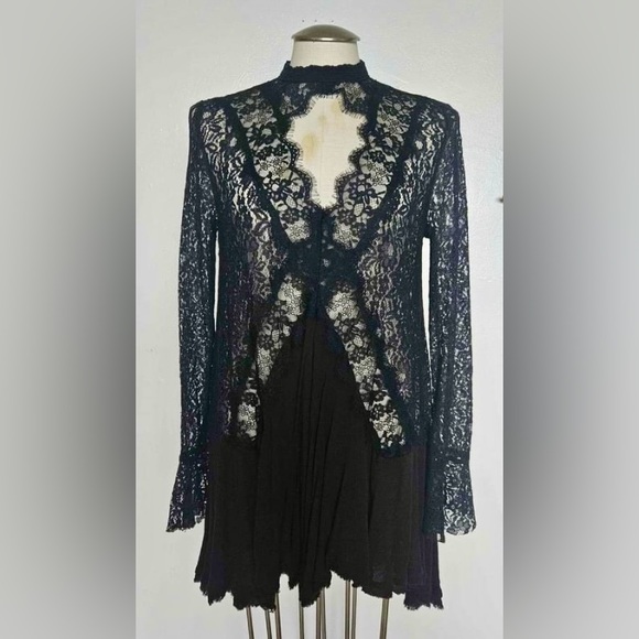 Gently worn Black Tell Tale Lace Long Sleeve Tunic by Free People sz Small - Picture 3 of 7